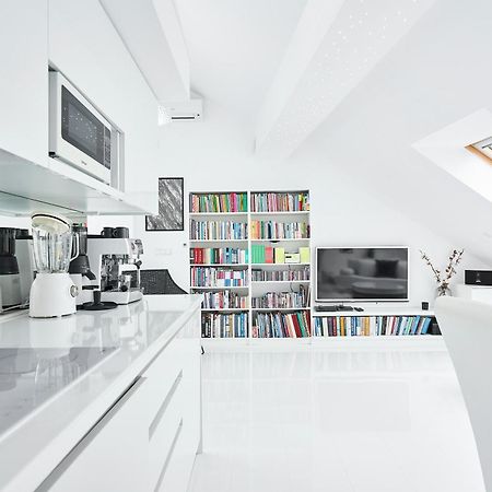 Unique Design Loft In Middle Of Centre Of Old Town With Netflix Apartamento Cracóvia Exterior foto